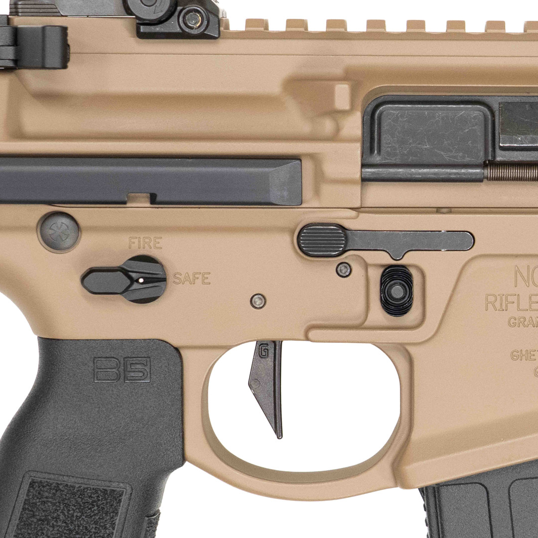 KARABINEK SAMOPOWTARZALNY NOVESKE GHETTO BLASTER, DIPLOMAT 7.94 SS FDE CERAKOTE, NHR-7 (M-LOK) Q BCG, SD-E TRIGGER, TALON SAFETY, MBUS, PIG PEN FH 1/2x28; KAL.: 5,56 x 45 mm (.223 Rem.)