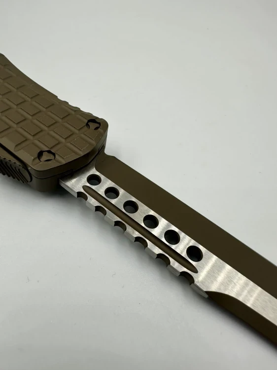 NÓŻ MICROTECH HERA® HELLHOUND® - FRAG SIGNATURE SERIES CERAKOTE CHOCOLATE BROWN STANDARD