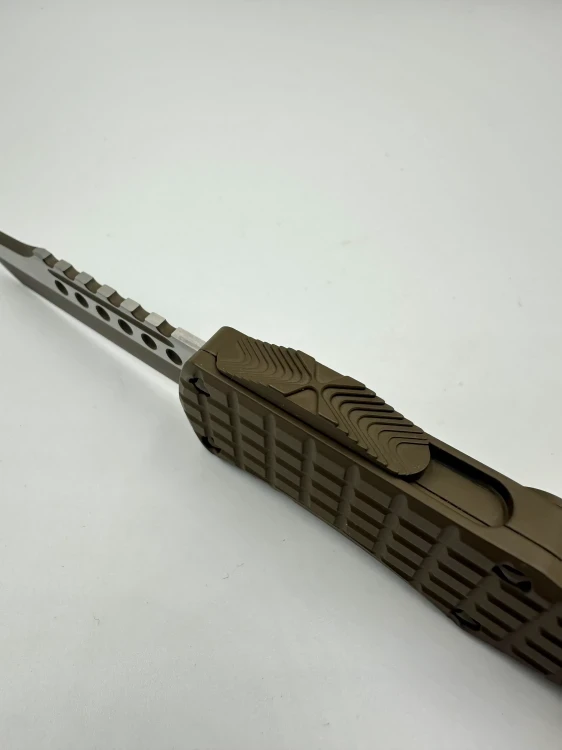 NÓŻ MICROTECH HERA® HELLHOUND® - FRAG SIGNATURE SERIES CERAKOTE CHOCOLATE BROWN STANDARD