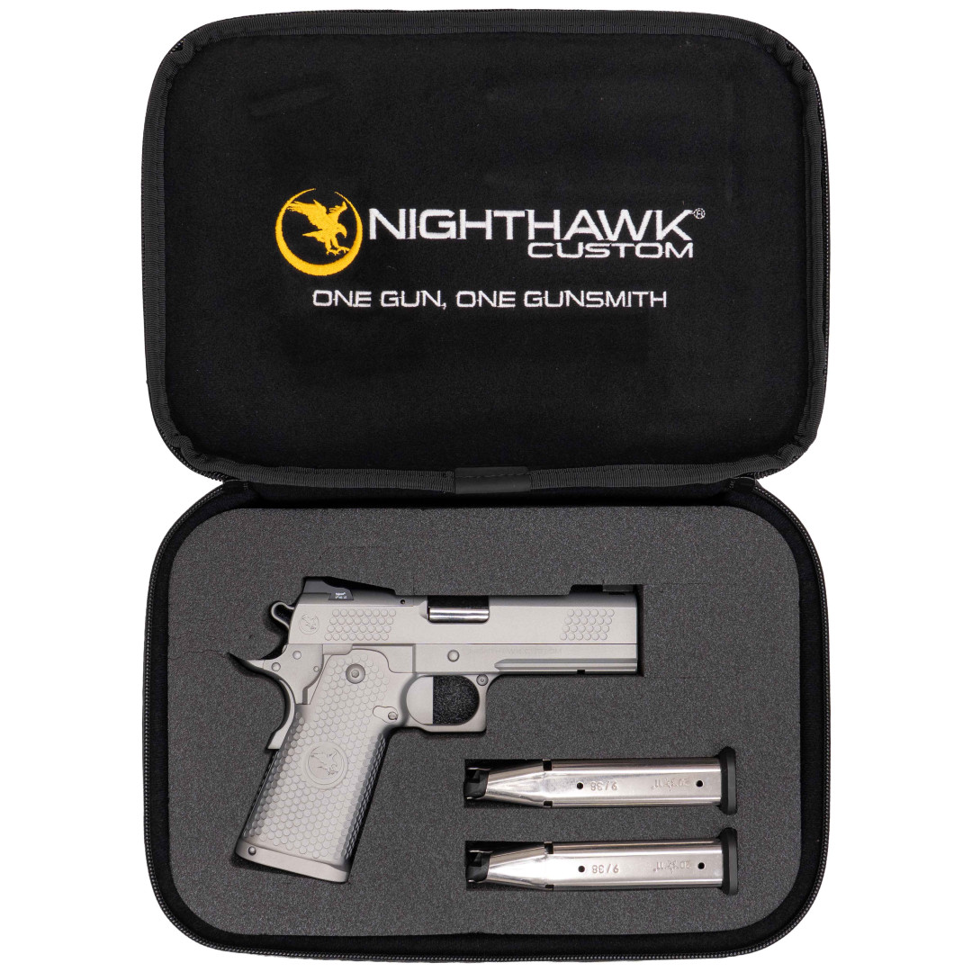 PISTOLET SAMOPOWTARZALNY NIGHTHAWK TRS COMM VICE PRESIDENT COMM BOARDROOM SERIES - DOUBLE STACK, NIGHTHAWK MATCH BARREL, GUIDE ROD & BOW-TIE PLUG, NOVAK SIGHT CUT, STANDARD REAR SIGHT & FRONT SIGH AMBI SAFETY UPGRADE, TRIJICON RMR, KAL.: 9 x 19 mm