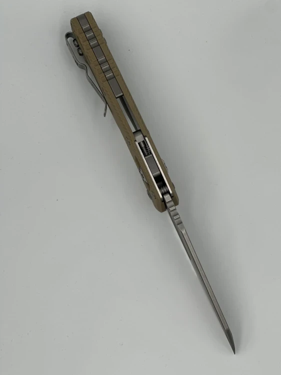 NÓŻ MICROTECH MSI® S/E F LUTED G-10 TAN STONEWASH PARTIAL SERRATED