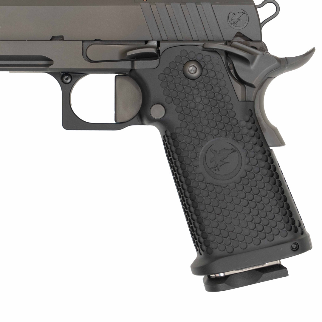 PISTOLET SAMOPOWTARZALNY NIGHTHAWK VICE PRESIDENT COMM BOARDROOM SERIES - BULL BARREL, NIGHTHAWK MATCH BARREL, INCLUDES GUIDE ROD & BOW-TIE PLUG SIGHT UPGRADE - IOS, AMBI SAFETY, TRIJICON RMR, IRON SIGHT FORWARD OF OPTIC, KAL.: 9 x 19 mm