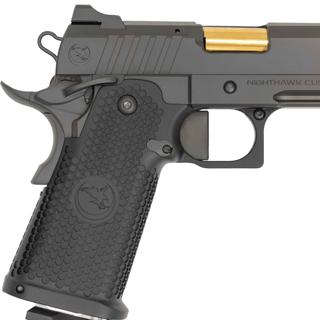 PISTOLET SAMOPOWTARZALNY NIGHTHAWK VICE PRESIDENT COMM BOARDROOM SERIES - BULL BARREL, NIGHTHAWK MATCH BARREL, INCLUDES GUIDE ROD & BOW-TIE PLUG SIGHT UPGRADE - IOS, AMBI SAFETY, TRIJICON RMR, IRON SIGHT FORWARD OF OPTIC, KAL.: 9 x 19 mm