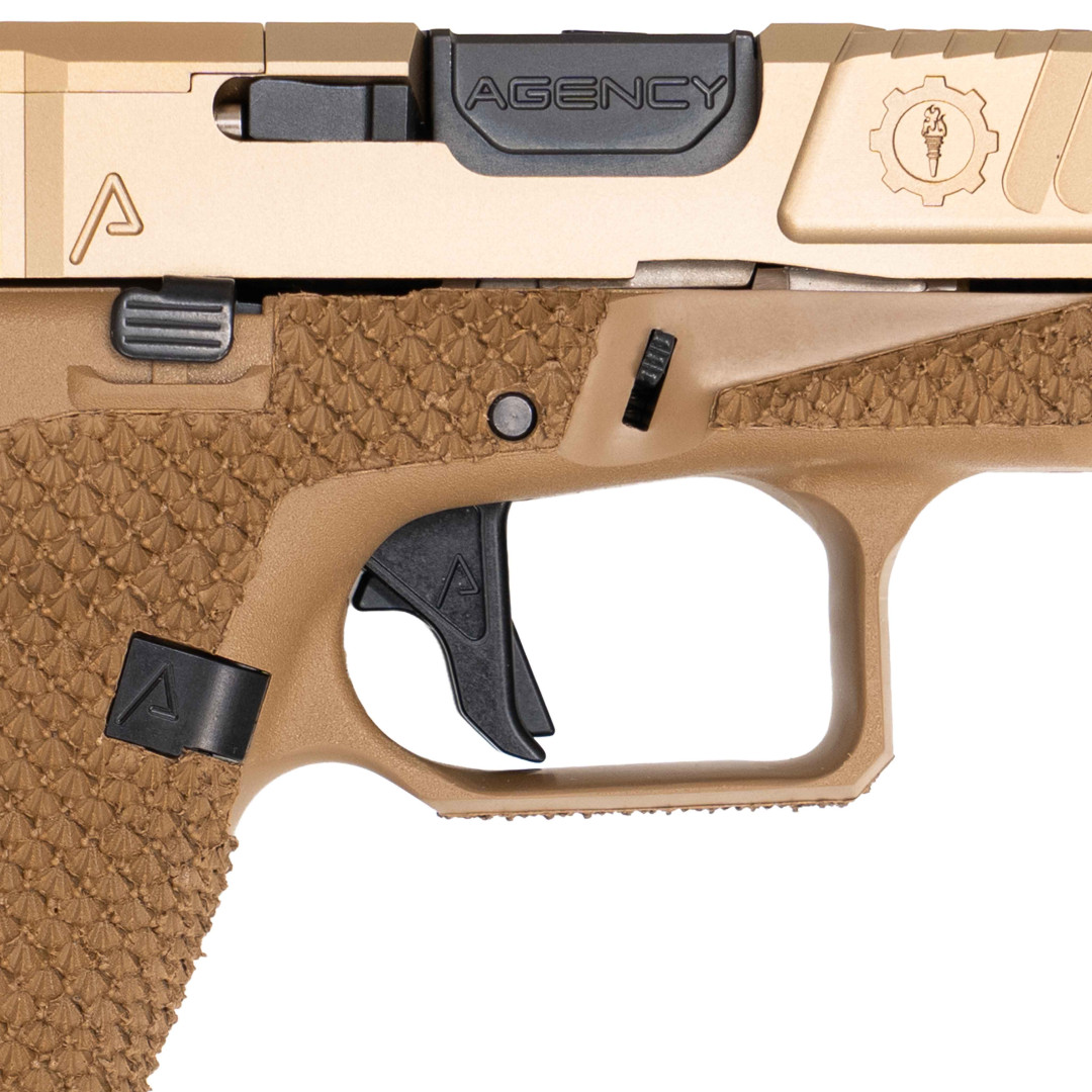 PISTOLET SAMOPOWTARZALNY AGENCY ARMS W ZESTAWIE Z DODATKOWĄ LUFĄ Z KOMORĄ NABOJOWĄ BEZ GWINTU ZEWNĘTRZNEGO GLOCK 19X SAGE FDE PVD LIMITED EDITION; KAL.: 9 x 19 mm