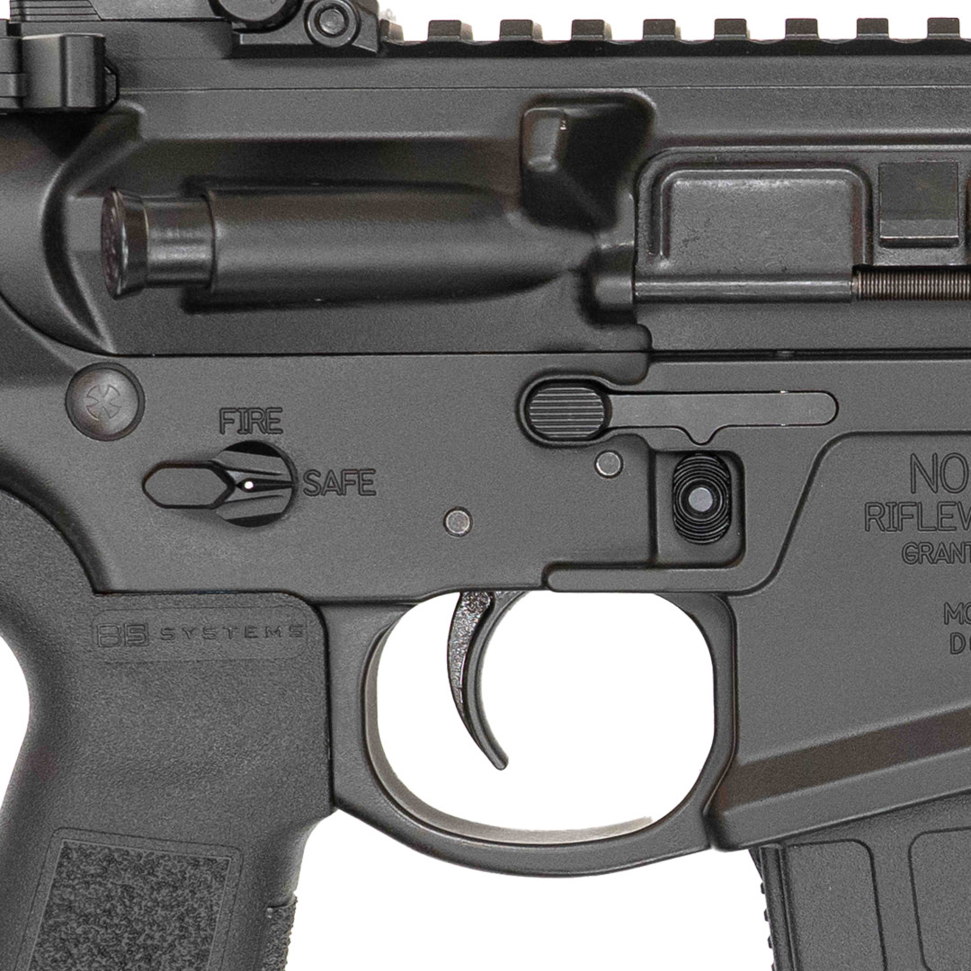 KARABINEK SAMOPOWTARZALNY NOVESKE 4TH GEN. N4 INFIDEL 14.5, BLK CERAKOTE NSR-15 (M-LOK), NSS TRIGGER, TALON SAFETY, TYPE 23 P-GRIP, LONG PIG PEN 1/2x28 PINNED; KAL.: 5,56 x 45 mm (.223 Rem.)