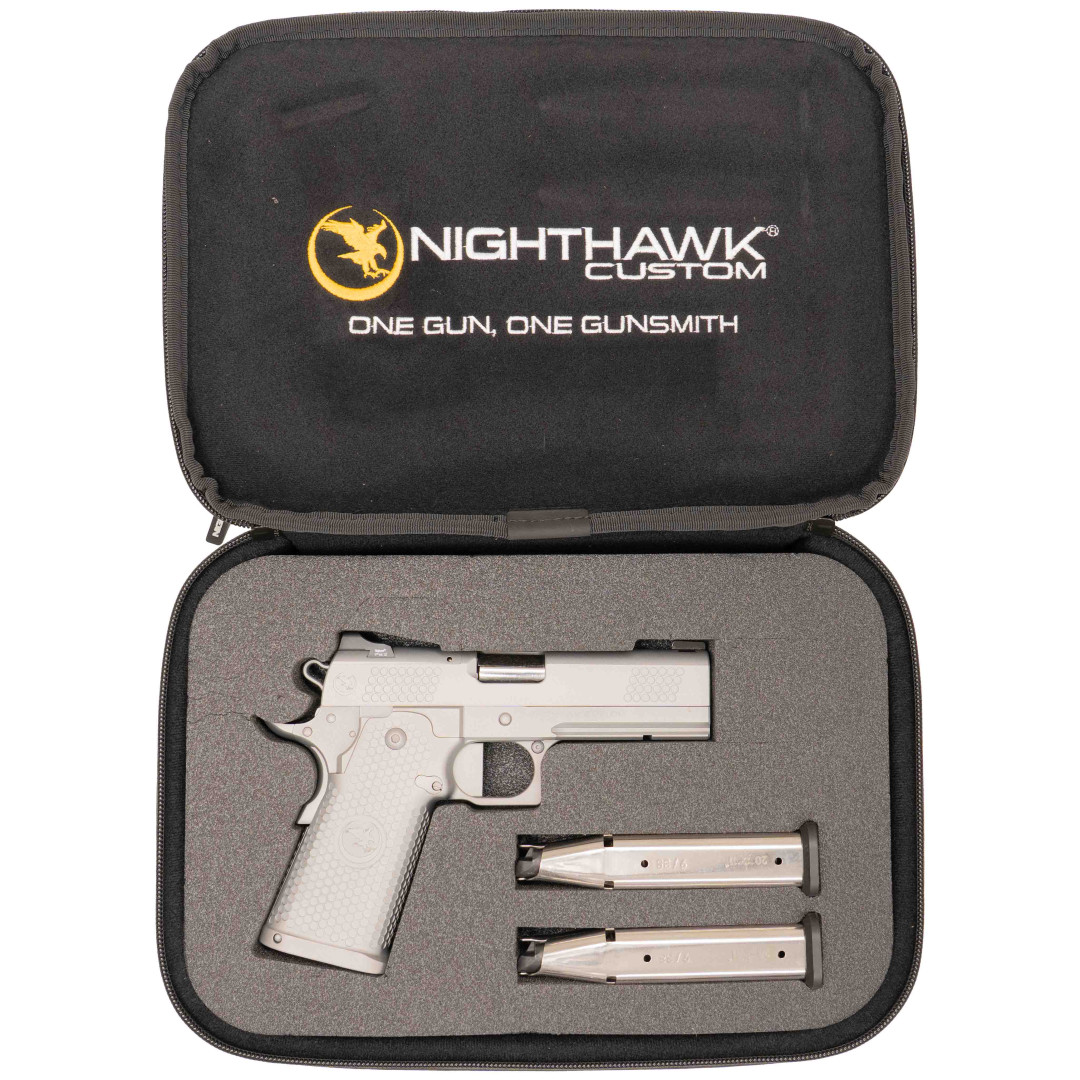PISTOLET SAMOPOWTARZALNY NIGHTHAWK TRS COMM VICE PRESIDENT COMM BOARDROOM SERIES - DOUBLE STACK, NIGHTHAWK MATCH BARREL, GUIDE ROD & BOW-TIE PLUG, NOVAK SIGHT CUT, STANDARD REAR SIGHT & FRONT SIGH AMBI SAFETY UPGRADE, TRIJICON RMR, KAL.: 9 x 19 mm