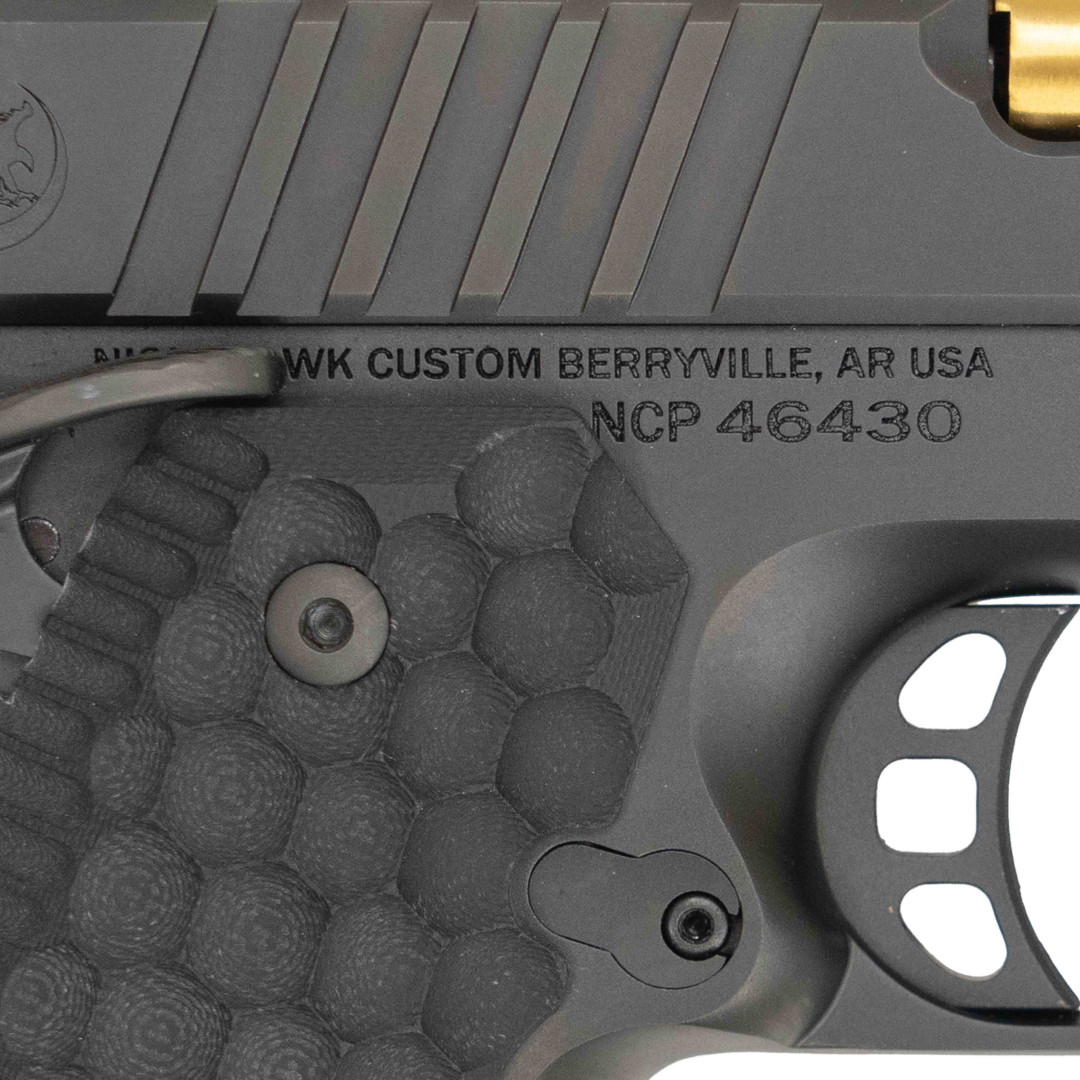 PISTOLET SAMOPOWTARZALNY NIGHTHAWK VICE PRESIDENT COMM BOARDROOM SERIES - BULL BARREL, NIGHTHAWK MATCH, B INCLUDES GUIDE ROD & BOW-TIE PLUG SIGHT UPGRADE - TRITIUM, KAL.: 9 x 19 mm