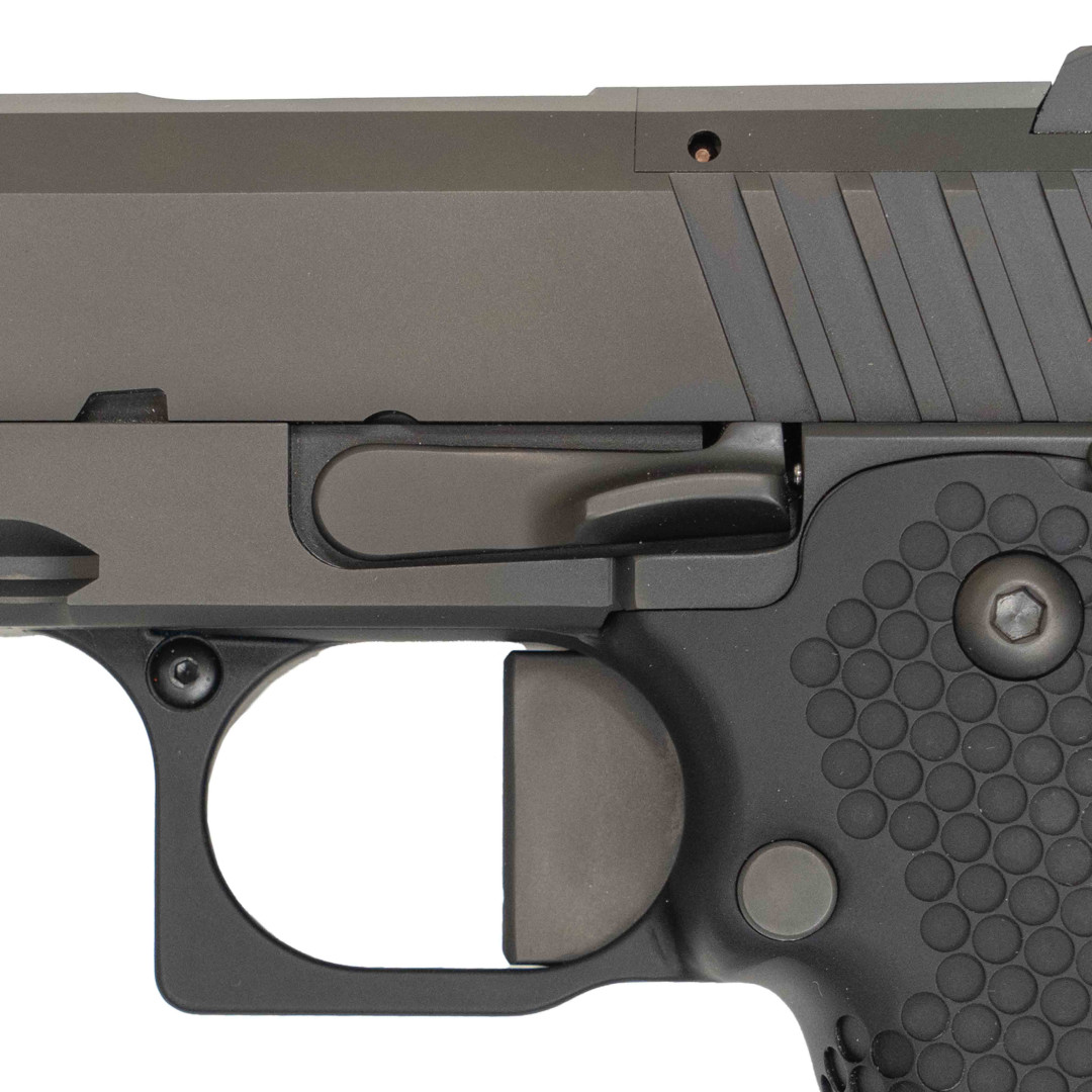 PISTOLET SAMOPOWTARZALNY NIGHTHAWK VICE PRESIDENT COMM BOARDROOM SERIES - BULL BARREL, NIGHTHAWK MATCH BARREL, INCLUDES GUIDE ROD & BOW-TIE PLUG SIGHT UPGRADE - IOS, AMBI SAFETY, TRIJICON RMR, IRON SIGHT FORWARD OF OPTIC, KAL.: 9 x 19 mm