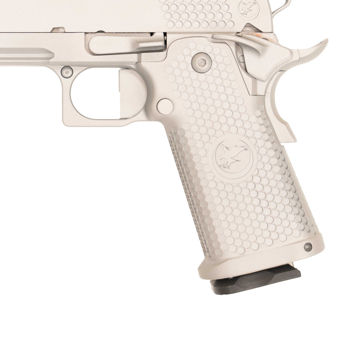 PISTOLET SAMOPOWTARZALNY NIGHTHAWK TRS COMM VICE PRESIDENT COMM BOARDROOM SERIES - DOUBLE STACK, NIGHTHAWK MATCH BARREL, GUIDE ROD & BOW-TIE PLUG, NOVAK SIGHT CUT, STANDARD REAR SIGHT & FRONT SIGH AMBI SAFETY UPGRADE, TRIJICON RMR, KAL.: 9 x 19 mm