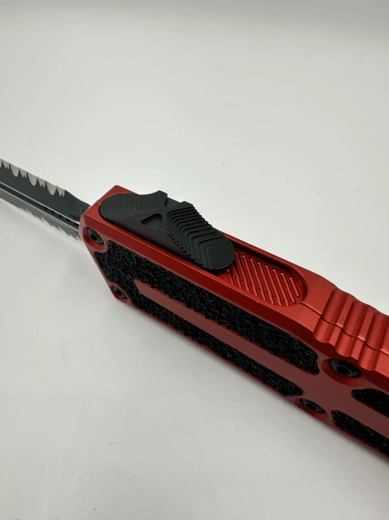NÓŻ MICROTECH SCARAB II GEN III D/E BLACK PART SERRATE RED