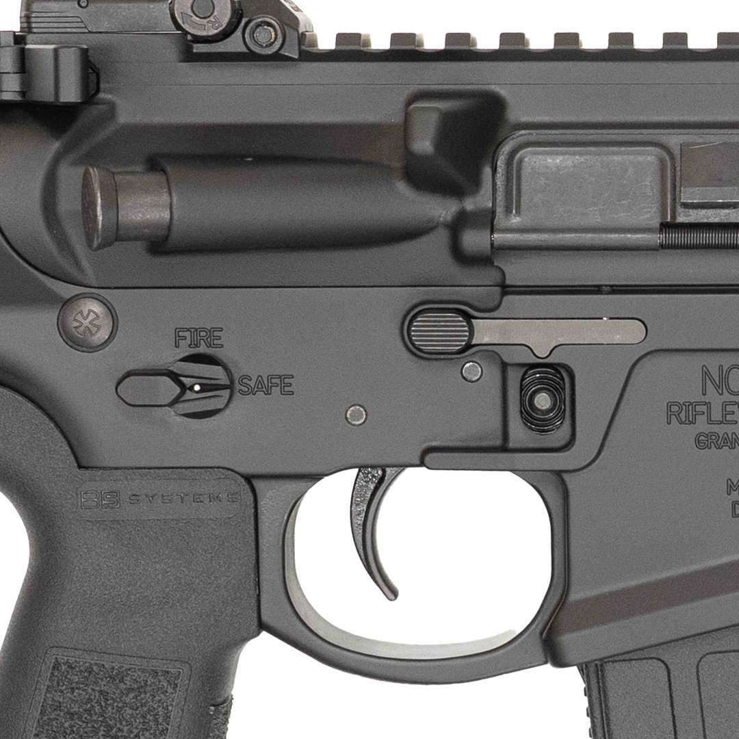 KARABINEK SAMOPOWTARZALNY NOVESKE 4TH GEN. N4 INFIDEL 13.7, BLK CERAKOTE NSR-15 (M-LOK), TYPE 23 P-GRIP, KX3 1/2x28 PINNED; KAL.: 5,56 x 45 mm (.223 Rem.)