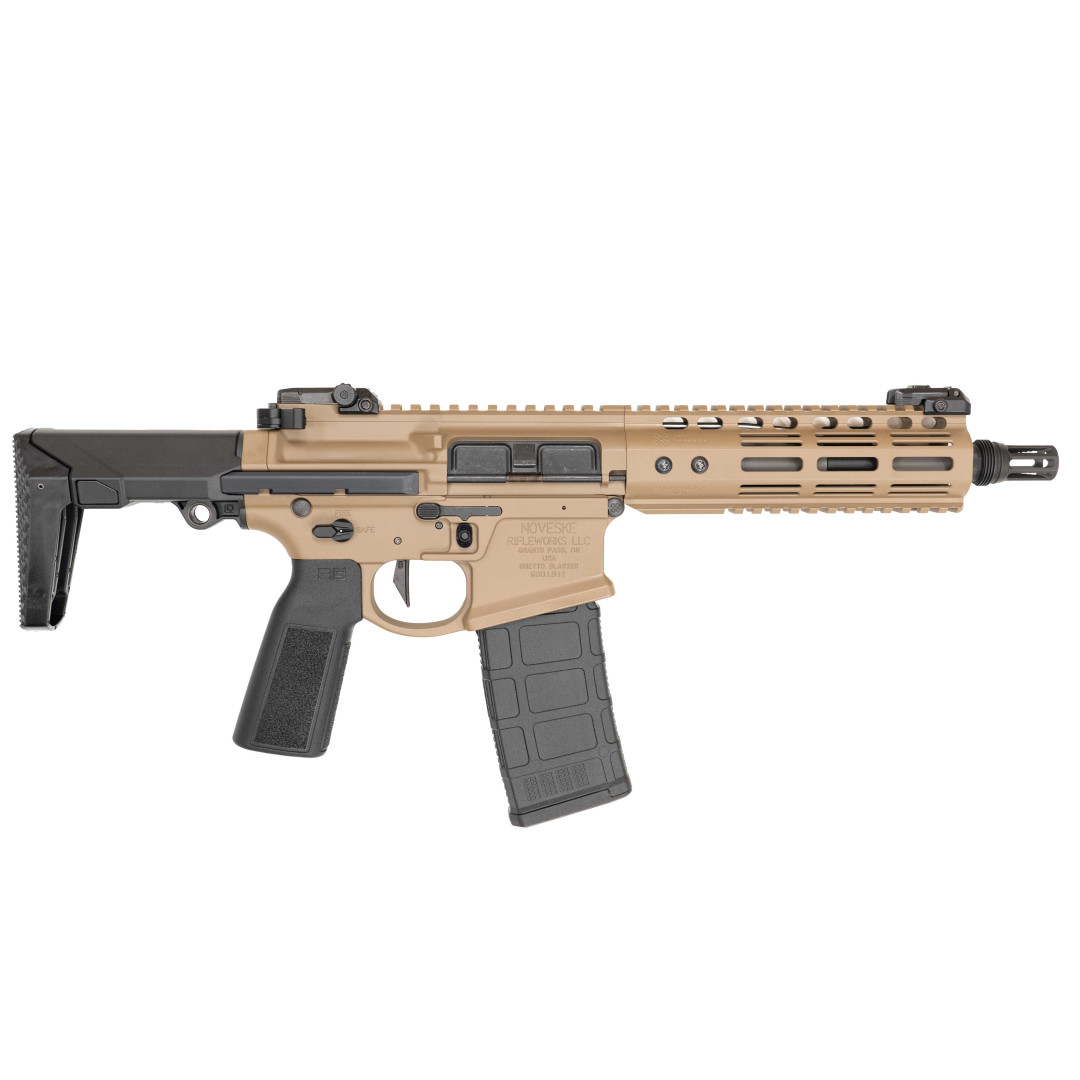 KARABINEK SAMOPOWTARZALNY NOVESKE GHETTO BLASTER, DIPLOMAT 7.94 SS FDE CERAKOTE, NHR-7 (M-LOK) Q BCG, SD-E TRIGGER, TALON SAFETY, MBUS, PIG PEN FH 1/2x28; KAL.: 5,56 x 45 mm (.223 Rem.)