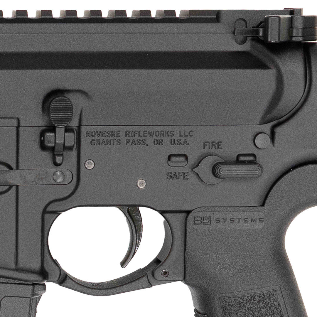 KARABINEK SAMOPOWTARZALNY NOVESKE CHAINSAW 16 RECON SS NSR-15 (M-LOK), BLK LOVE HANDLE CHARGING HANDLE, NSS TRIGGER, BRAVO STOCK BLK, TYPE 23 P-GRIP A2 FH 1/2X28; KAL.: 5,56 x 45 mm (.223 Rem.)