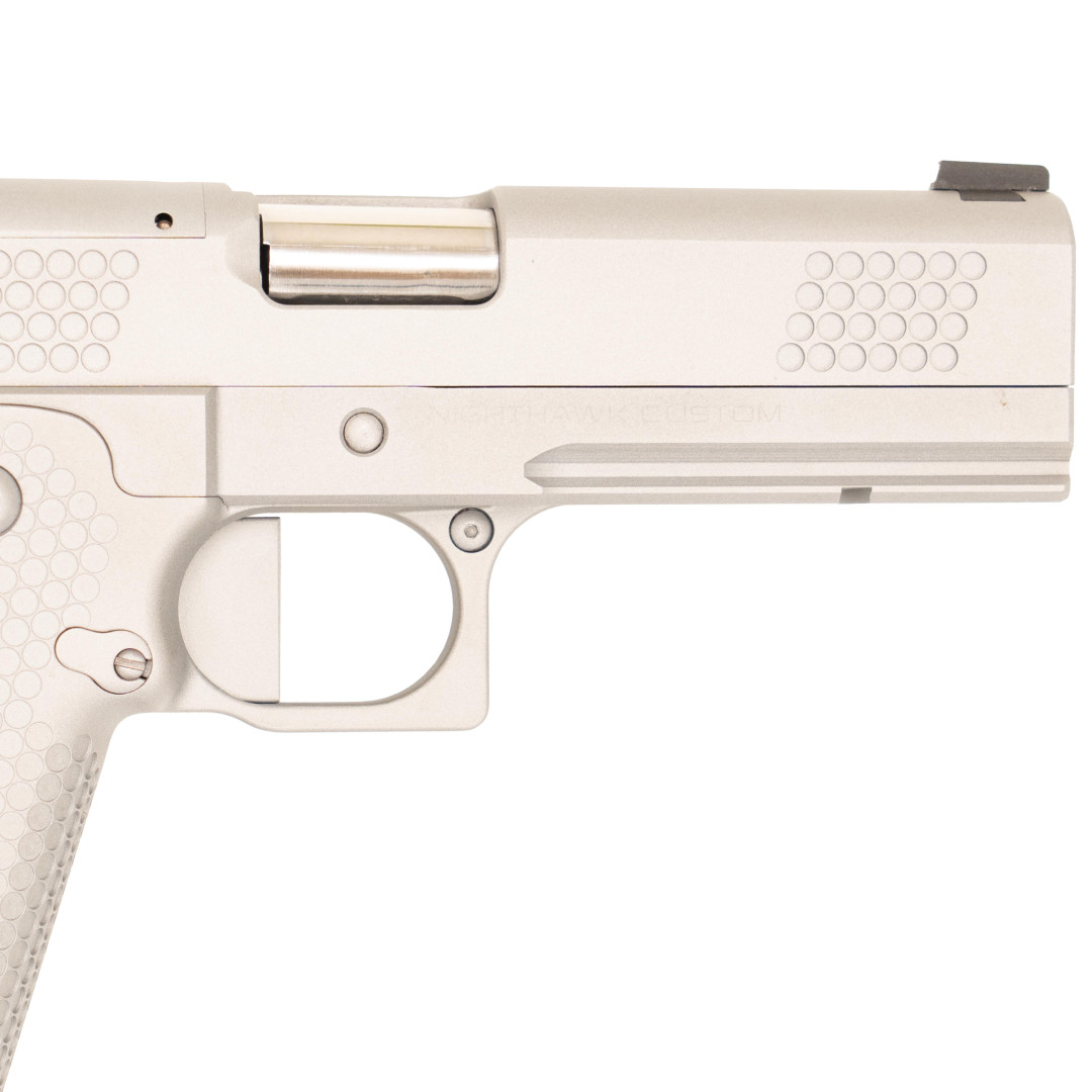 PISTOLET SAMOPOWTARZALNY NIGHTHAWK TRS COMM VICE PRESIDENT COMM BOARDROOM SERIES - DOUBLE STACK, NIGHTHAWK MATCH BARREL, GUIDE ROD & BOW-TIE PLUG, NOVAK SIGHT CUT, STANDARD REAR SIGHT & FRONT SIGH AMBI SAFETY UPGRADE, TRIJICON RMR, KAL.: 9 x 19 mm