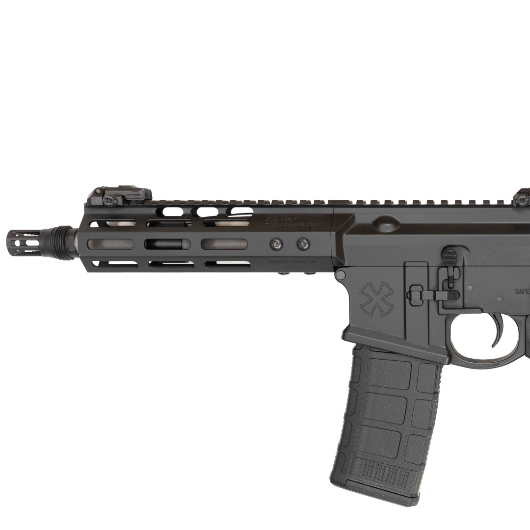 KARABINEK SAMOPOWTARZALNY NOVESKE 4TH GEN. N4 DIPLOMAT 7.94 SS BLK CERAKOTE, NSR-7 (M-LOK) BLK, LOVE CHARGING HANDLE, NSS TRIGGER, TALON SAFETY AMBI BOLT DROP AND MAG CATCH, BRAVO STOCK BLK, 22 P-GRIP, BLK, MBUS PRO, PIG PEN 5/8X24; KAL.: .300 BLK