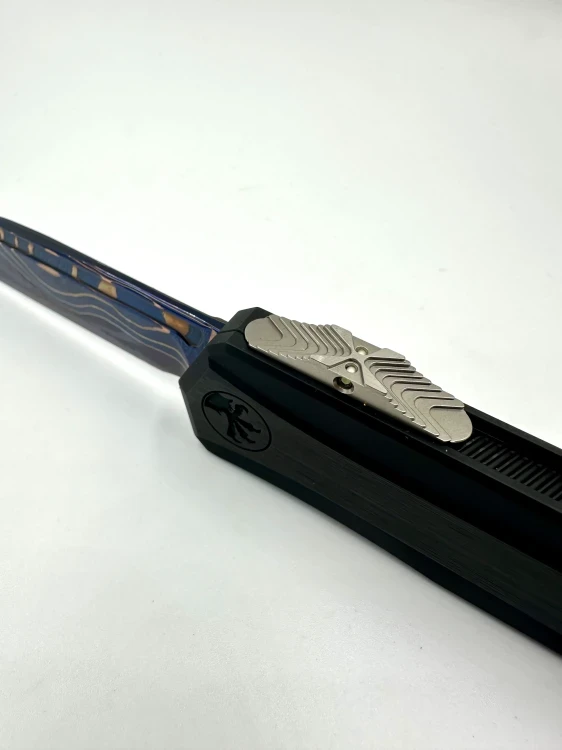 NÓŻ MICROTECH CYPHER® II - WHARNCLIFFE MARFIONE SELECT BAKER FORGE COPPERMAI DAMASCUS HEFTED ALLOY HARD CUT BRONZED W/ DLC ACCENTS AND TRITIUM BUTTON INSERT
