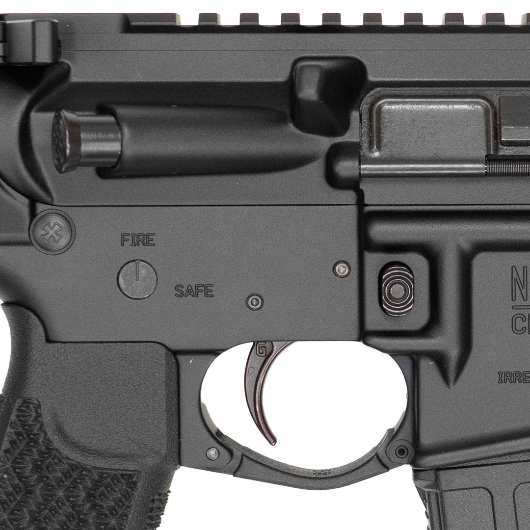 KARABINEK SAMOPOWTARZALNY NOVESKE IRREGULAR DEFENCE COLLAB ENGRAVED CAINSAW 11.5 MLGS COMMANDO FLUTED, NSR-10.75 (M-LOK) BLK ANODIZED GI SELECTOR, SSA-E TRIGGER, ID FEAR RISER .5 BLK, ID MHS V2 BLK, SCI 6 MUZZLE DEVICE; KAL.: 5,56 x 45 mm (.223 Rem.)